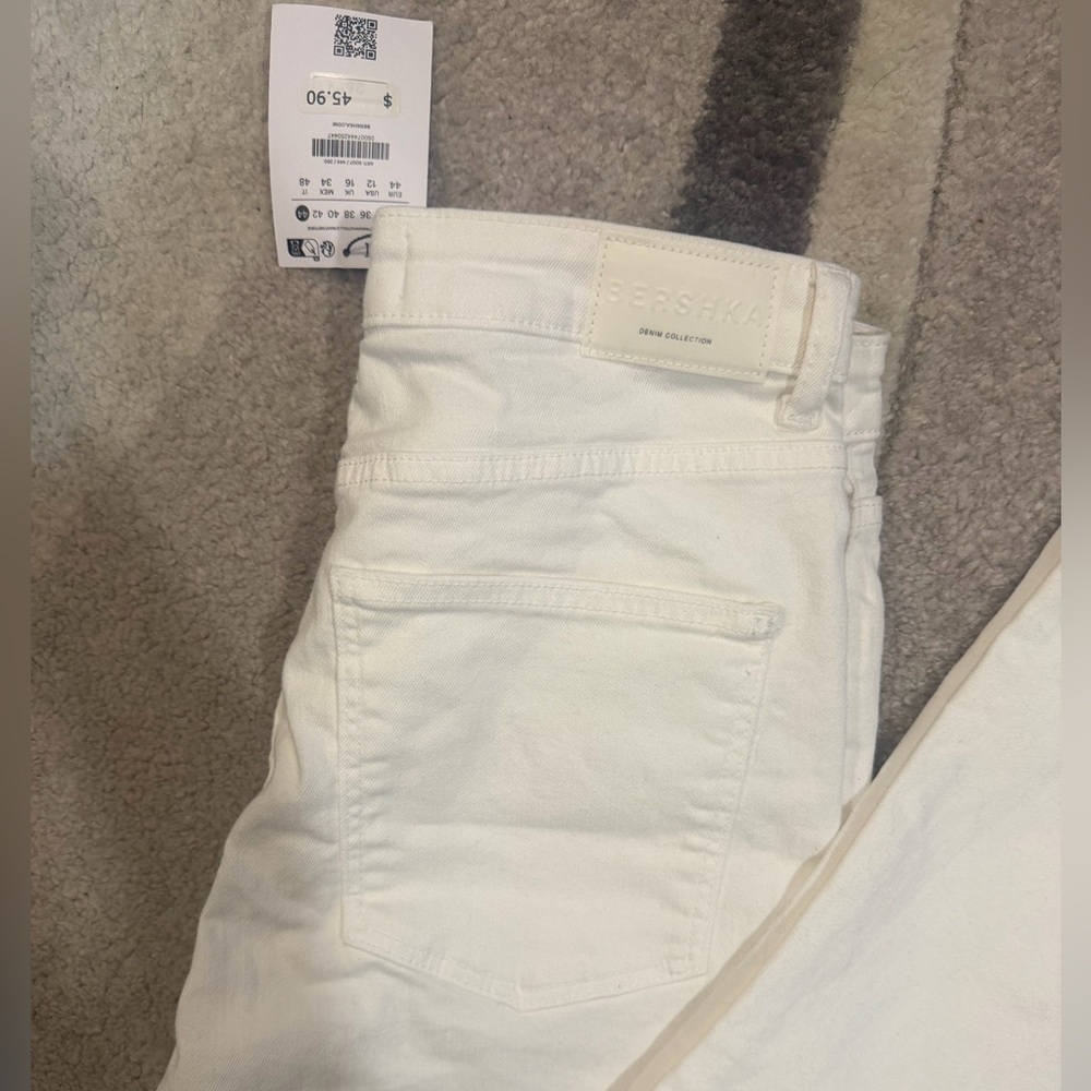 Bershka White Flare Jeans - High-Rise Wide Leg - Picture 4 of 4